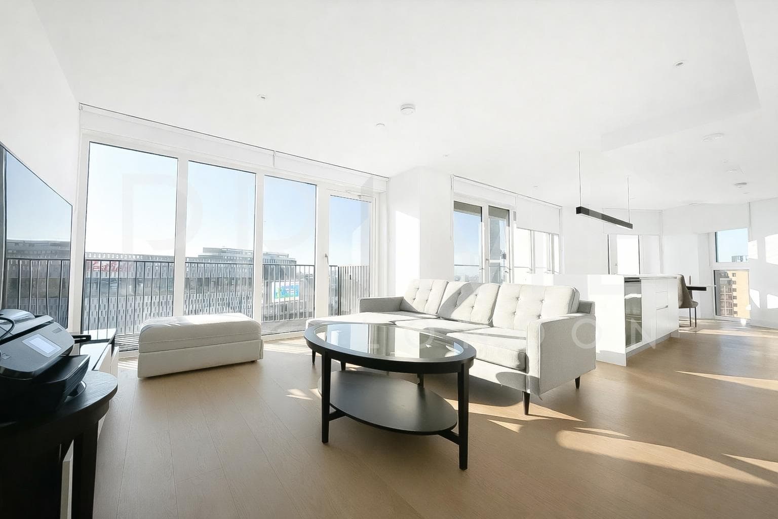 Lincoln Apartments, Fountain Park Way, White City Living