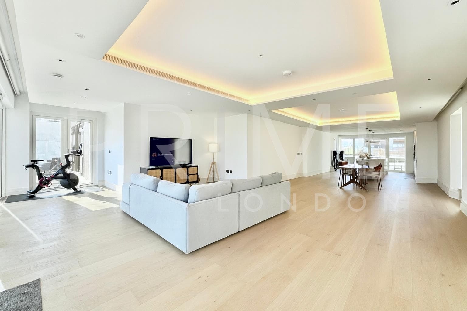 Lincoln Apartments, Fountain Park Way, White City Living